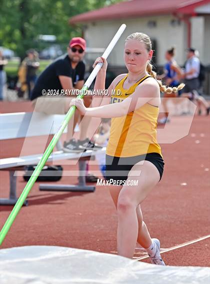 Thumbnail 3 in IHSAA Pike Regional (Pole Vault)  photogallery.