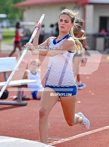 Thumbnail 1 in IHSAA Pike Regional (Pole Vault)  photogallery.