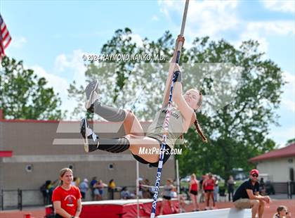 Thumbnail 3 in IHSAA Pike Regional (Pole Vault)  photogallery.