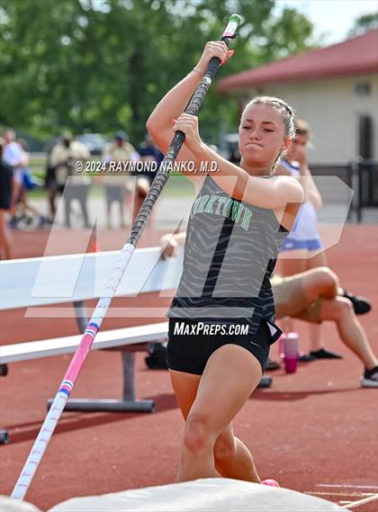 Thumbnail 3 in IHSAA Pike Regional (Pole Vault)  photogallery.