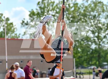 Thumbnail 2 in IHSAA Pike Regional (Pole Vault)  photogallery.