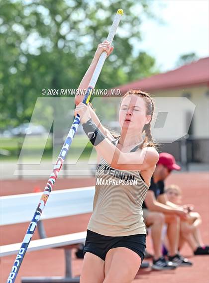 Thumbnail 2 in IHSAA Pike Regional (Pole Vault)  photogallery.
