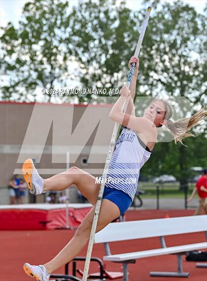 Thumbnail 3 in IHSAA Pike Regional (Pole Vault)  photogallery.
