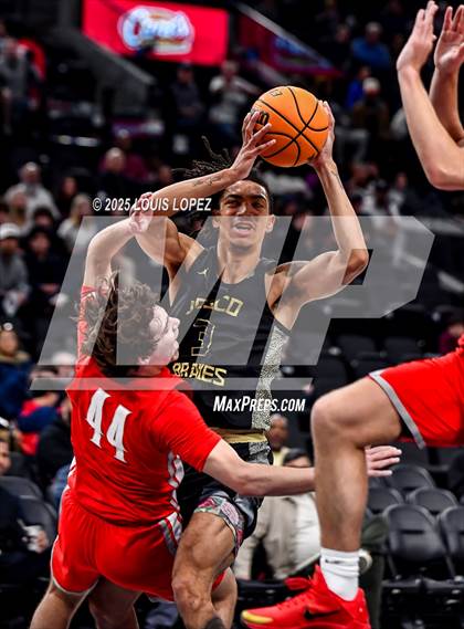 Thumbnail 3 in St. John Bosco vs. Mater Dei (Trinity-Mission League Showcase) photogallery.