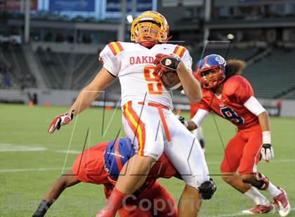 Thumbnail 2 in Oakdale vs. Serra (CIF State D2 Final) photogallery.
