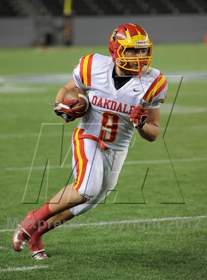 Thumbnail 1 in Oakdale vs. Serra (CIF State D2 Final) photogallery.