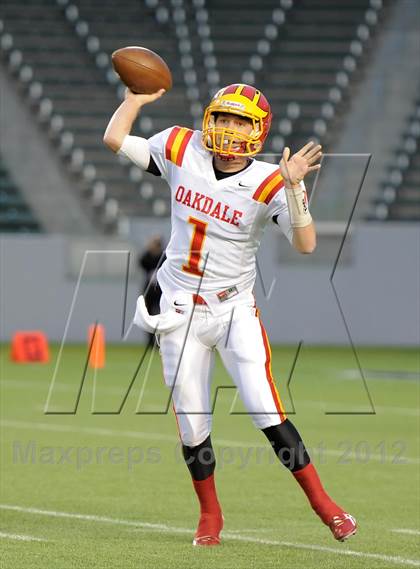 Thumbnail 3 in Oakdale vs. Serra (CIF State D2 Final) photogallery.