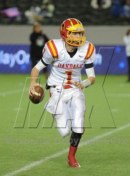 Thumbnail 2 in Oakdale vs. Serra (CIF State D2 Final) photogallery.