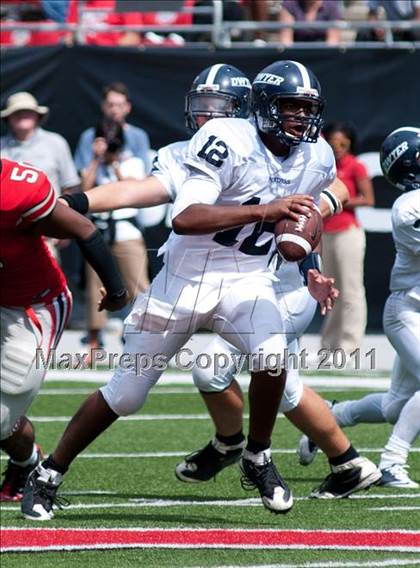 Thumbnail 3 in Dwyer vs. Glenville (Kirk Herbstreit National Kickoff Classic) photogallery.