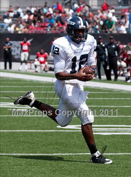 Thumbnail 2 in Dwyer vs. Glenville (Kirk Herbstreit National Kickoff Classic) photogallery.