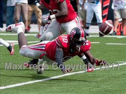 Thumbnail 2 in Dwyer vs. Glenville (Kirk Herbstreit National Kickoff Classic) photogallery.