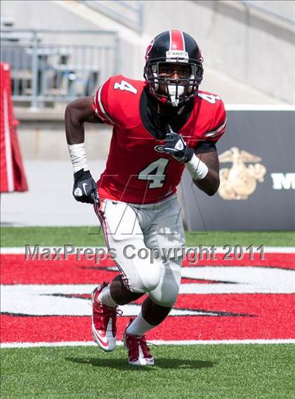 Thumbnail 1 in Dwyer vs. Glenville (Kirk Herbstreit National Kickoff Classic) photogallery.