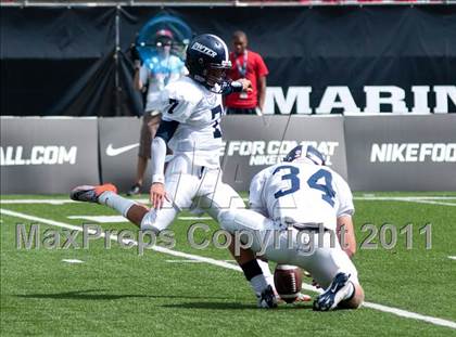 Thumbnail 1 in Dwyer vs. Glenville (Kirk Herbstreit National Kickoff Classic) photogallery.