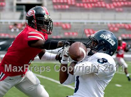 Thumbnail 2 in Dwyer vs. Glenville (Kirk Herbstreit National Kickoff Classic) photogallery.