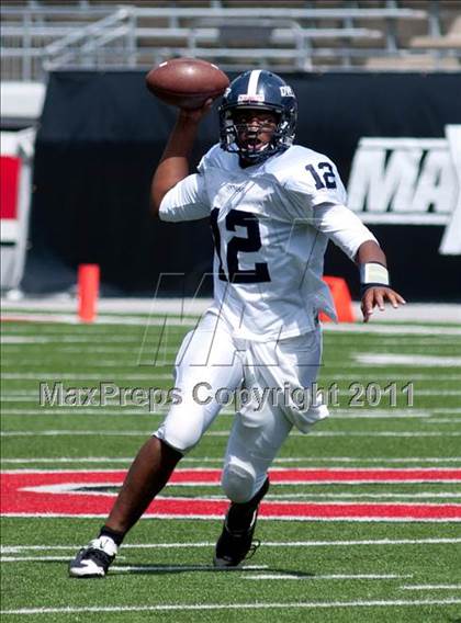 Thumbnail 2 in Dwyer vs. Glenville (Kirk Herbstreit National Kickoff Classic) photogallery.
