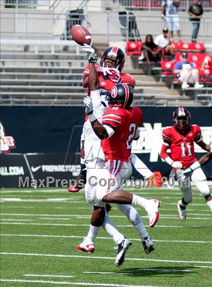Thumbnail 3 in Dwyer vs. Glenville (Kirk Herbstreit National Kickoff Classic) photogallery.