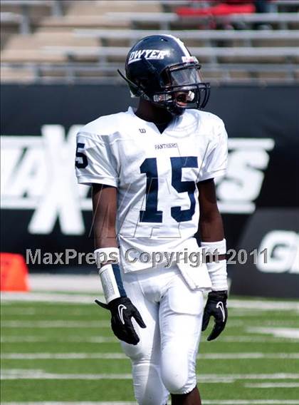 Thumbnail 2 in Dwyer vs. Glenville (Kirk Herbstreit National Kickoff Classic) photogallery.
