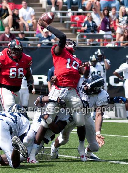 Thumbnail 2 in Dwyer vs. Glenville (Kirk Herbstreit National Kickoff Classic) photogallery.