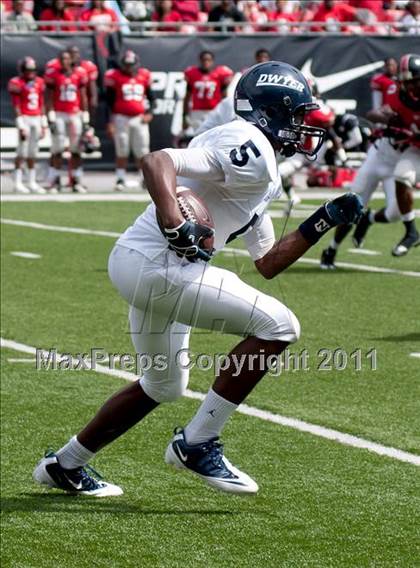 Thumbnail 3 in Dwyer vs. Glenville (Kirk Herbstreit National Kickoff Classic) photogallery.