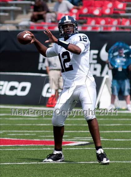 Thumbnail 1 in Dwyer vs. Glenville (Kirk Herbstreit National Kickoff Classic) photogallery.