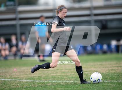 Thumbnail 3 in Lee [Robert E.] vs Alamo Heights (NEISD Soccer Showcase) photogallery.