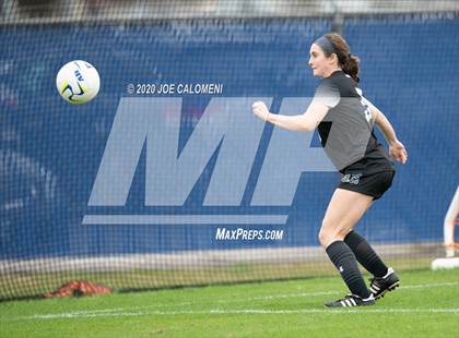 Thumbnail 3 in Lee [Robert E.] vs Alamo Heights (NEISD Soccer Showcase) photogallery.