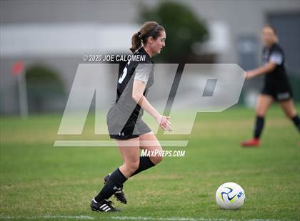 Thumbnail 3 in Lee [Robert E.] vs Alamo Heights (NEISD Soccer Showcase) photogallery.