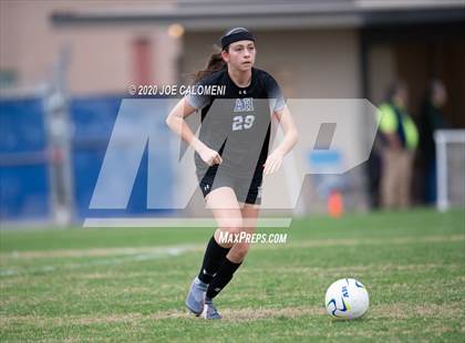 Thumbnail 3 in Lee [Robert E.] vs Alamo Heights (NEISD Soccer Showcase) photogallery.