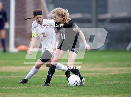 Thumbnail 2 in Lee [Robert E.] vs Alamo Heights (NEISD Soccer Showcase) photogallery.