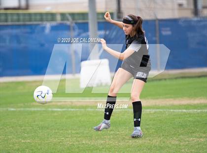 Thumbnail 1 in Lee [Robert E.] vs Alamo Heights (NEISD Soccer Showcase) photogallery.