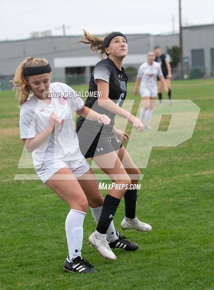 Thumbnail 2 in Lee [Robert E.] vs Alamo Heights (NEISD Soccer Showcase) photogallery.