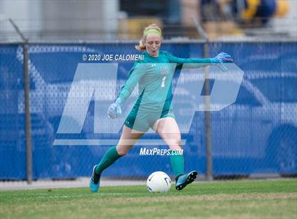 Thumbnail 1 in Lee [Robert E.] vs Alamo Heights (NEISD Soccer Showcase) photogallery.