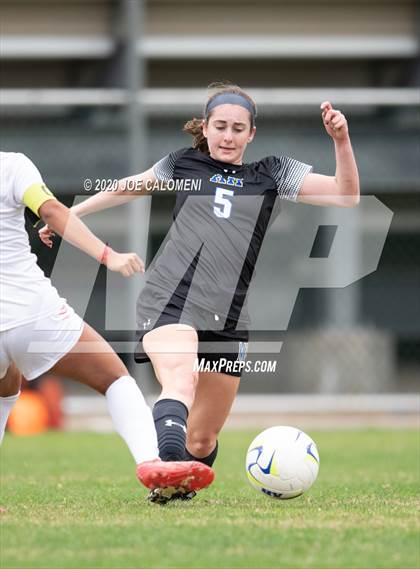 Thumbnail 2 in Lee [Robert E.] vs Alamo Heights (NEISD Soccer Showcase) photogallery.
