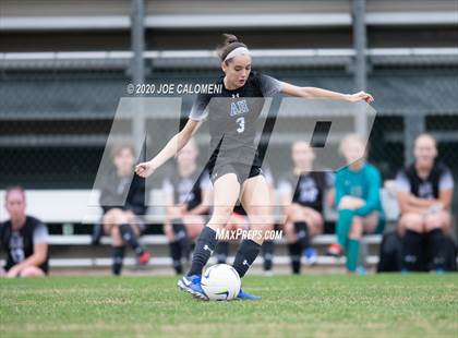 Thumbnail 3 in Lee [Robert E.] vs Alamo Heights (NEISD Soccer Showcase) photogallery.