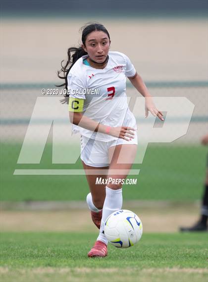 Thumbnail 3 in Lee [Robert E.] vs Alamo Heights (NEISD Soccer Showcase) photogallery.