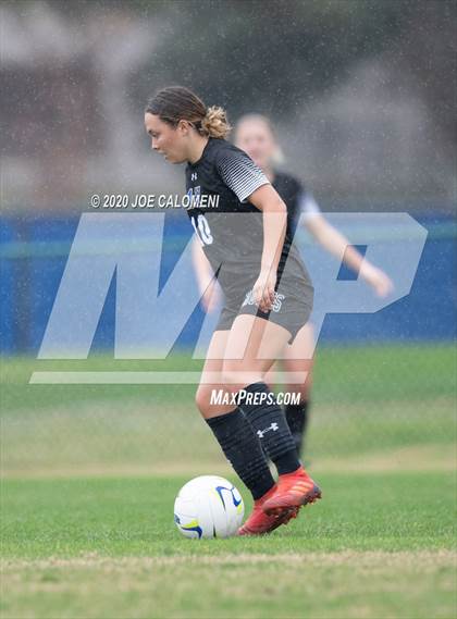 Thumbnail 2 in Lee [Robert E.] vs Alamo Heights (NEISD Soccer Showcase) photogallery.
