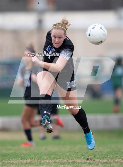 Thumbnail 1 in Lee [Robert E.] vs Alamo Heights (NEISD Soccer Showcase) photogallery.