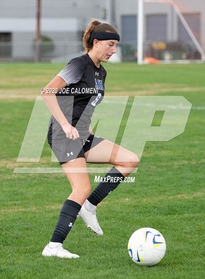 Thumbnail 1 in Lee [Robert E.] vs Alamo Heights (NEISD Soccer Showcase) photogallery.