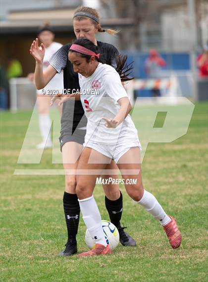 Thumbnail 3 in Lee [Robert E.] vs Alamo Heights (NEISD Soccer Showcase) photogallery.