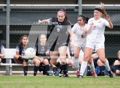 Thumbnail 1 in Lee [Robert E.] vs Alamo Heights (NEISD Soccer Showcase) photogallery.
