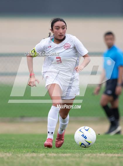 Thumbnail 2 in Lee [Robert E.] vs Alamo Heights (NEISD Soccer Showcase) photogallery.