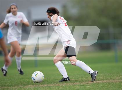 Thumbnail 3 in Lee [Robert E.] vs Alamo Heights (NEISD Soccer Showcase) photogallery.