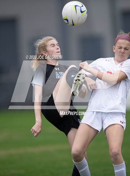 Thumbnail 1 in Lee [Robert E.] vs Alamo Heights (NEISD Soccer Showcase) photogallery.