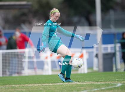 Thumbnail 2 in Lee [Robert E.] vs Alamo Heights (NEISD Soccer Showcase) photogallery.