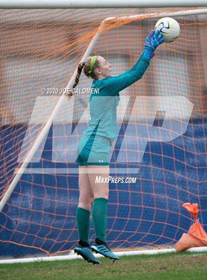 Thumbnail 3 in Lee [Robert E.] vs Alamo Heights (NEISD Soccer Showcase) photogallery.