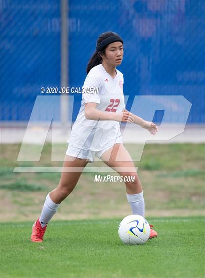 Thumbnail 3 in Lee [Robert E.] vs Alamo Heights (NEISD Soccer Showcase) photogallery.