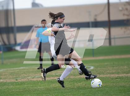 Thumbnail 3 in Lee [Robert E.] vs Alamo Heights (NEISD Soccer Showcase) photogallery.