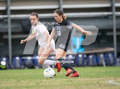 Thumbnail 3 in Lee [Robert E.] vs Alamo Heights (NEISD Soccer Showcase) photogallery.