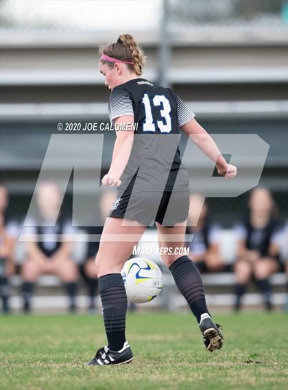 Thumbnail 3 in Lee [Robert E.] vs Alamo Heights (NEISD Soccer Showcase) photogallery.