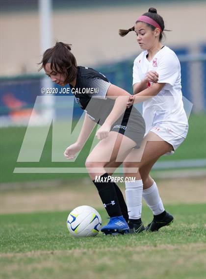 Thumbnail 1 in Lee [Robert E.] vs Alamo Heights (NEISD Soccer Showcase) photogallery.